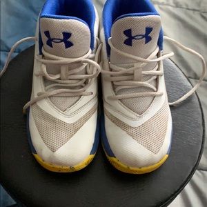 Boys under armor tennis shoes